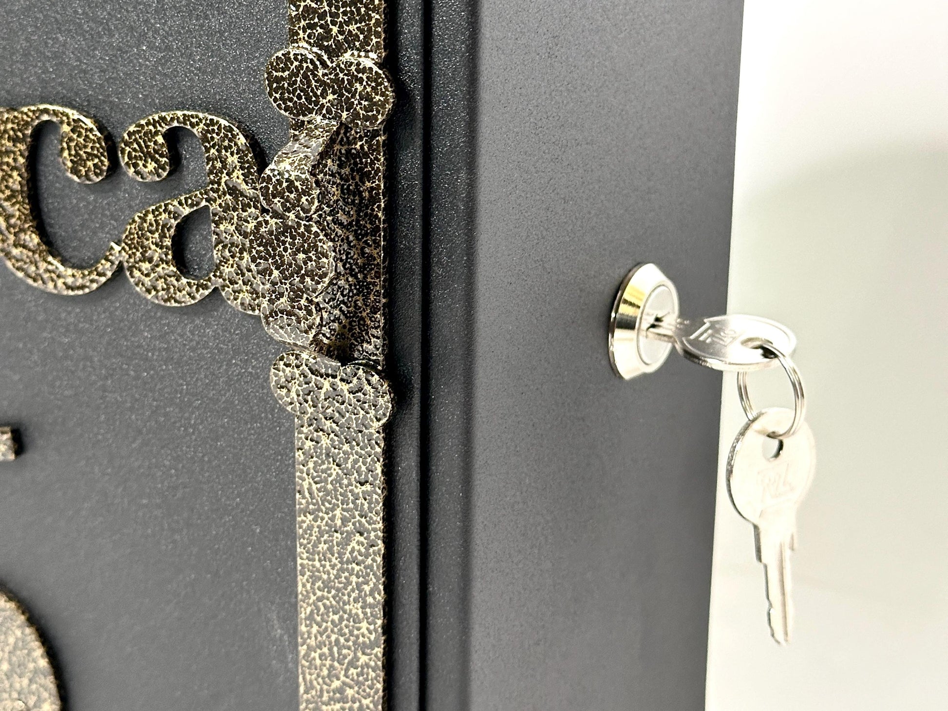 Custom Locking Mailbox — 3