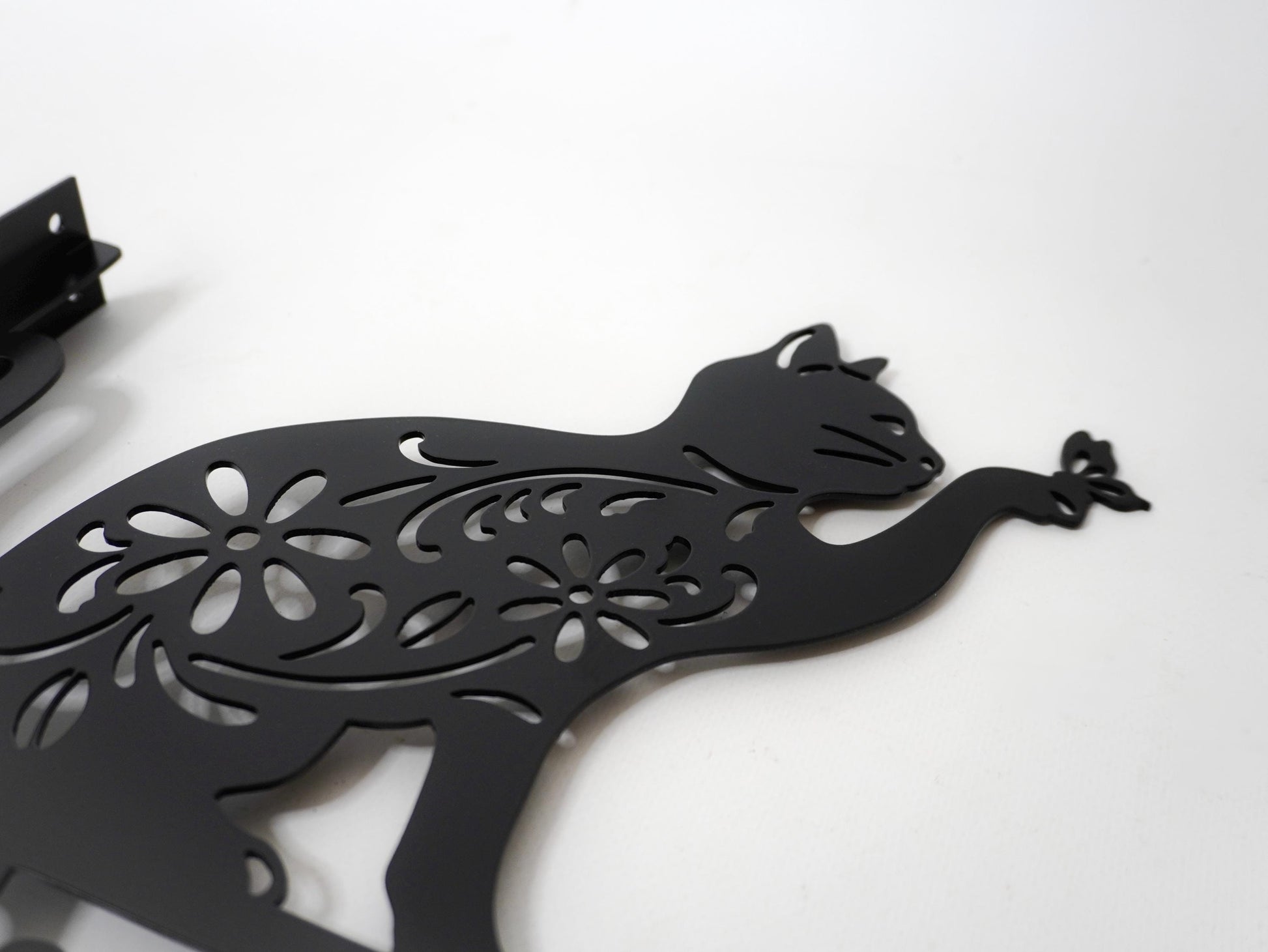 Cat with patterns metal outdoor plant hanger — 7