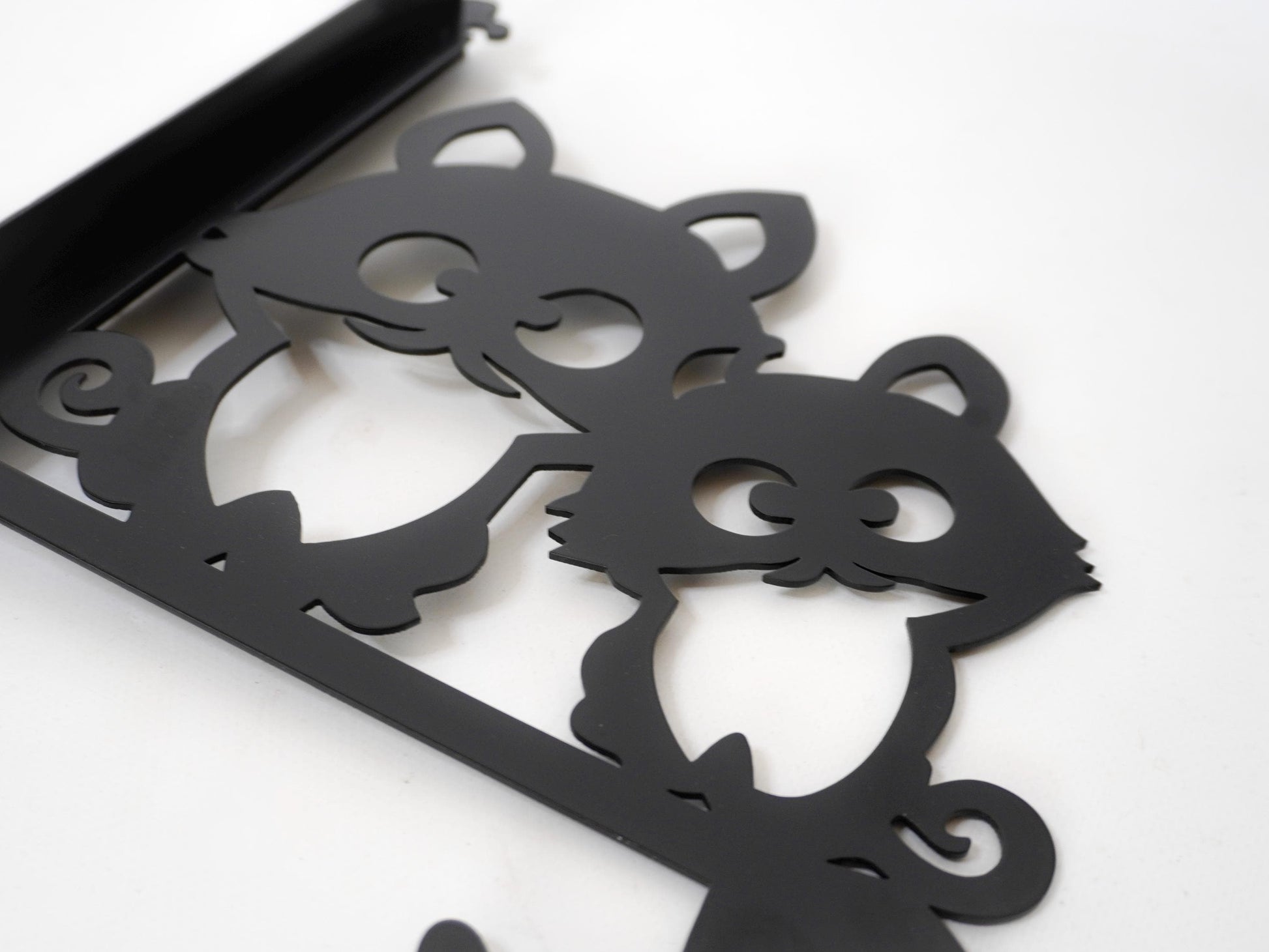 Raccoon friends metal outdoor plant hanger — 6