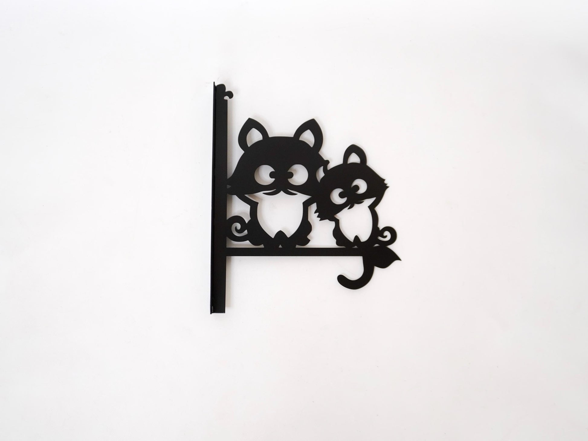 Raccoon friends metal outdoor plant hanger — 4