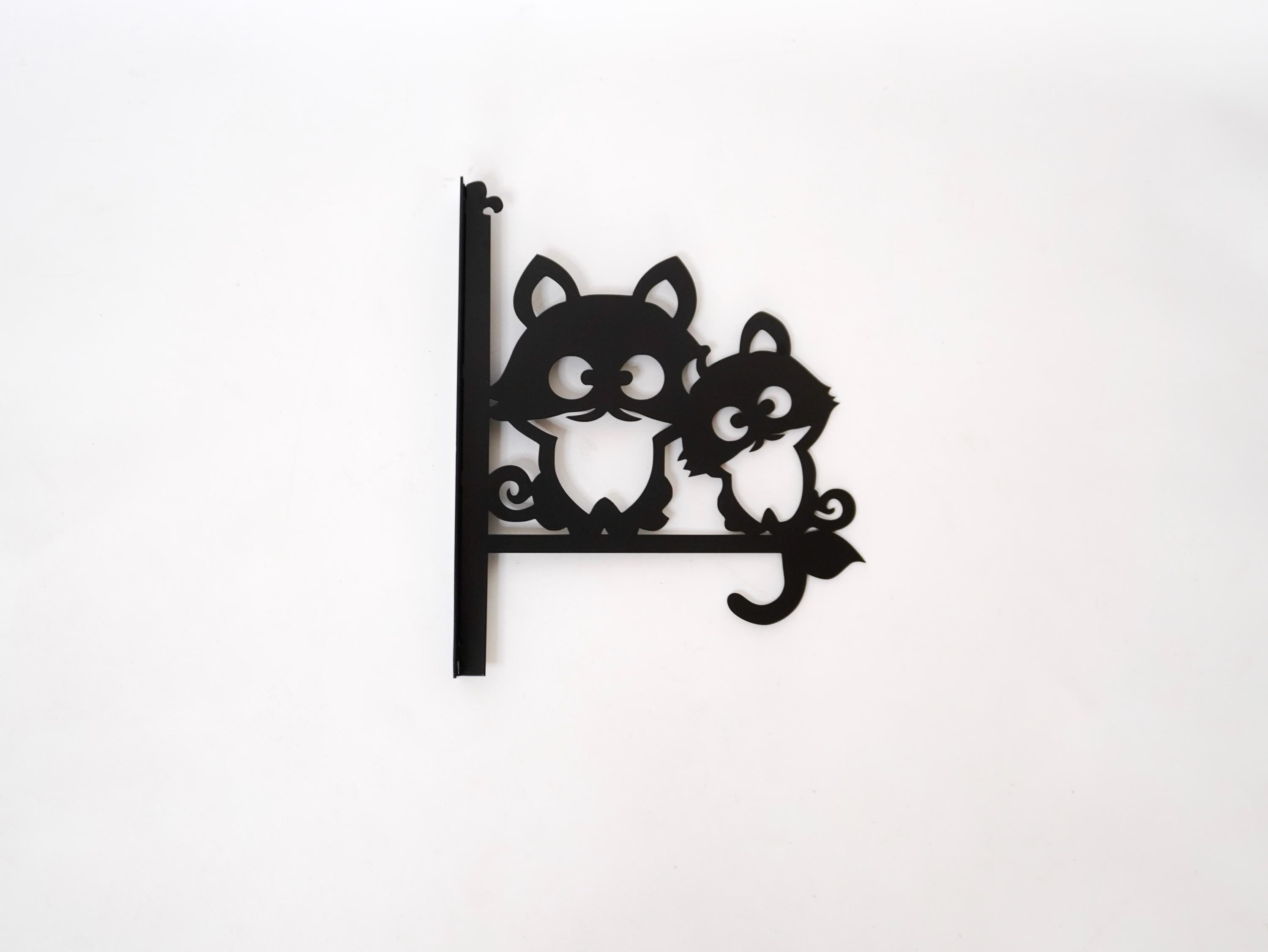 Raccoon friends metal outdoor plant hanger — 4