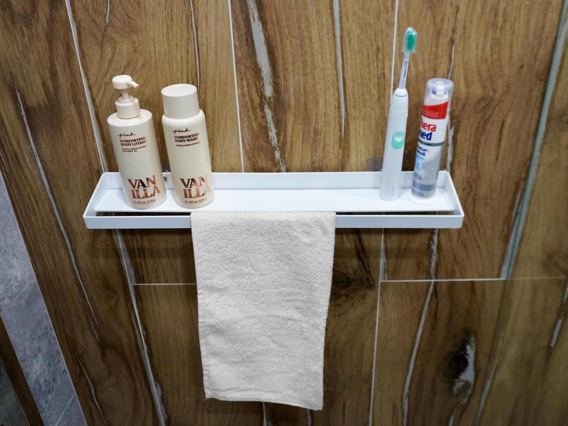 Low Edge Shelf with Towel Rack