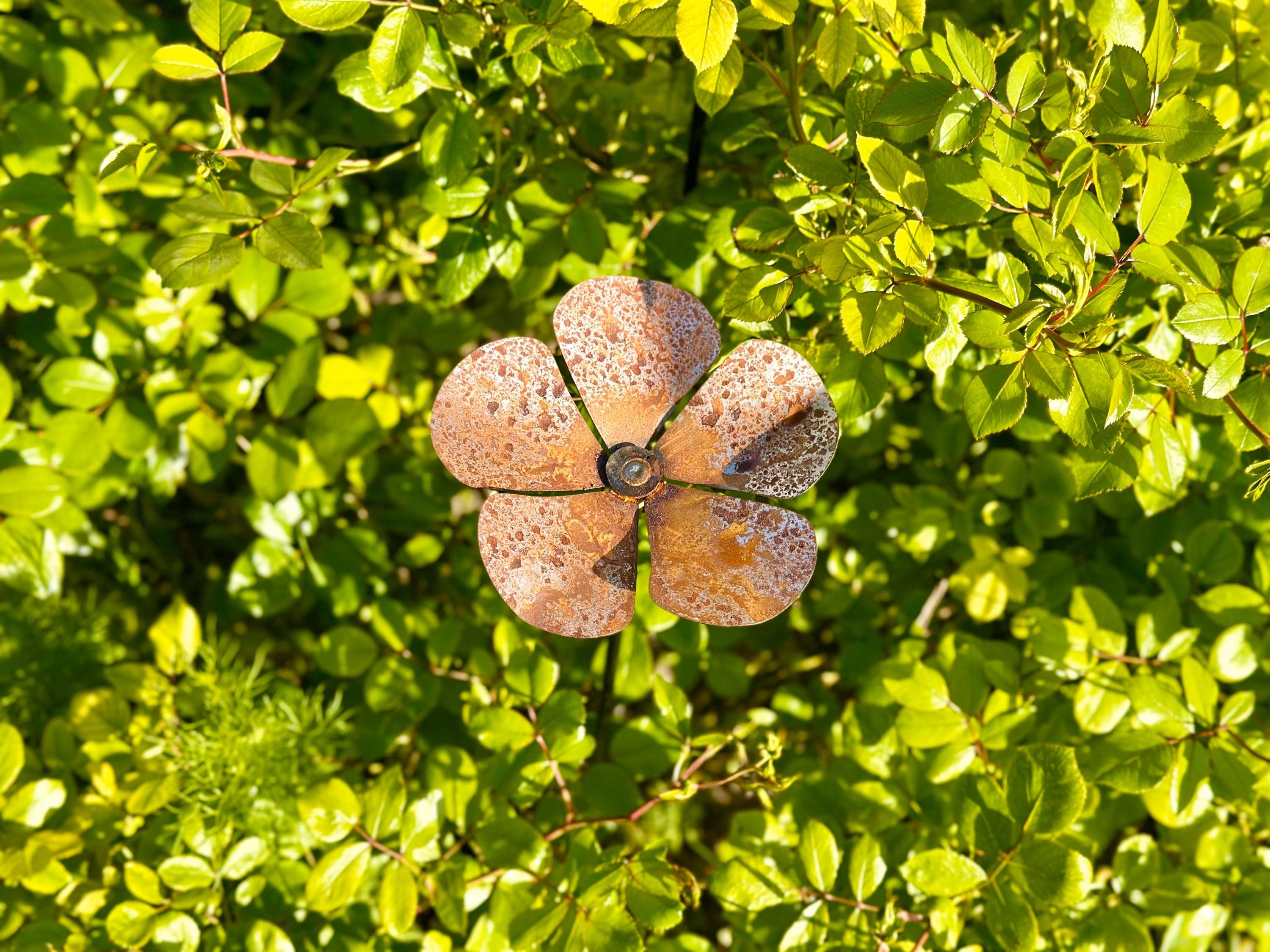 Metal Violet Garden Decoration