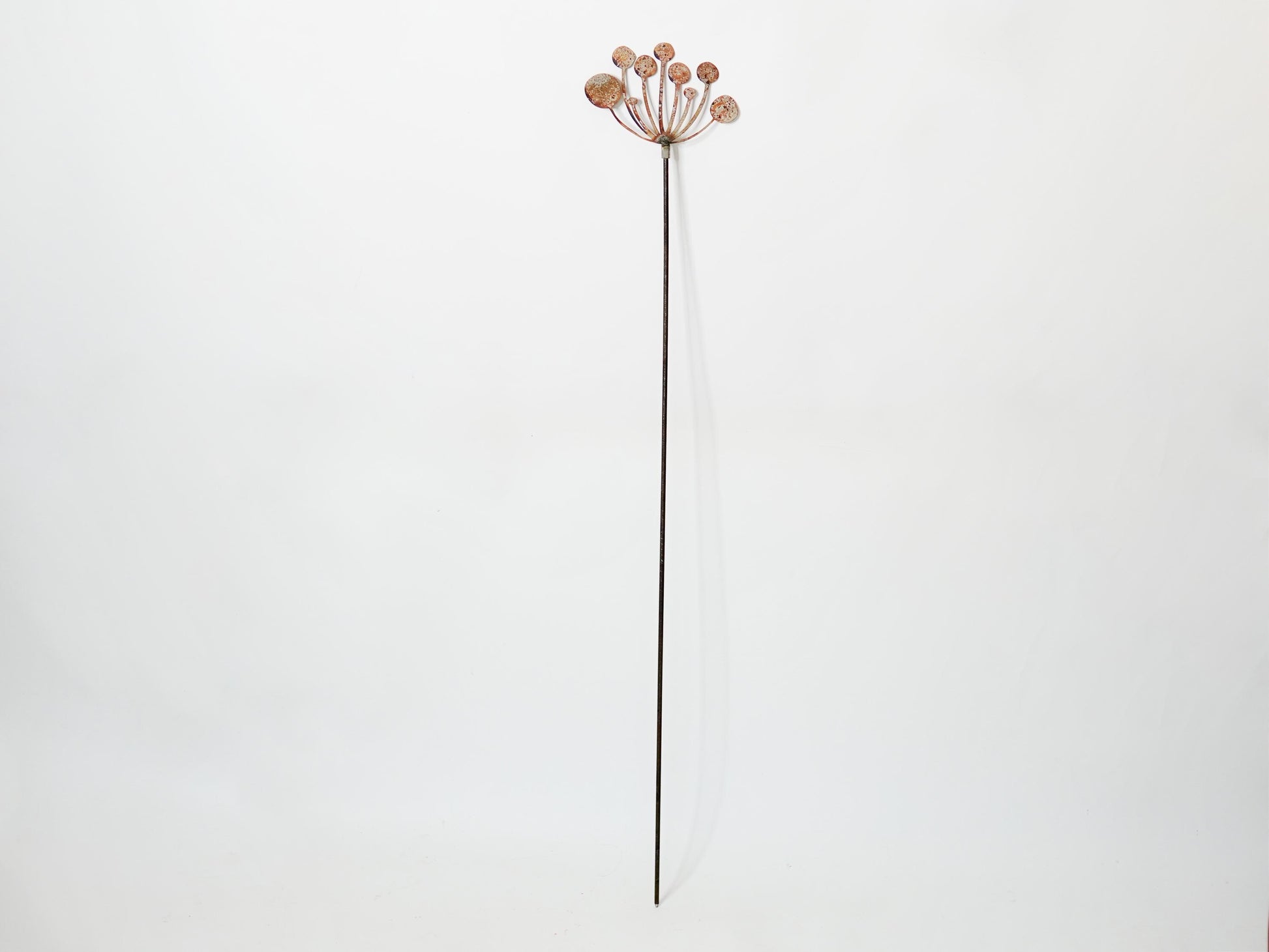 Oxidized Metal Fennel Stake for Yard or Patio Corners. Antique-style G — 3