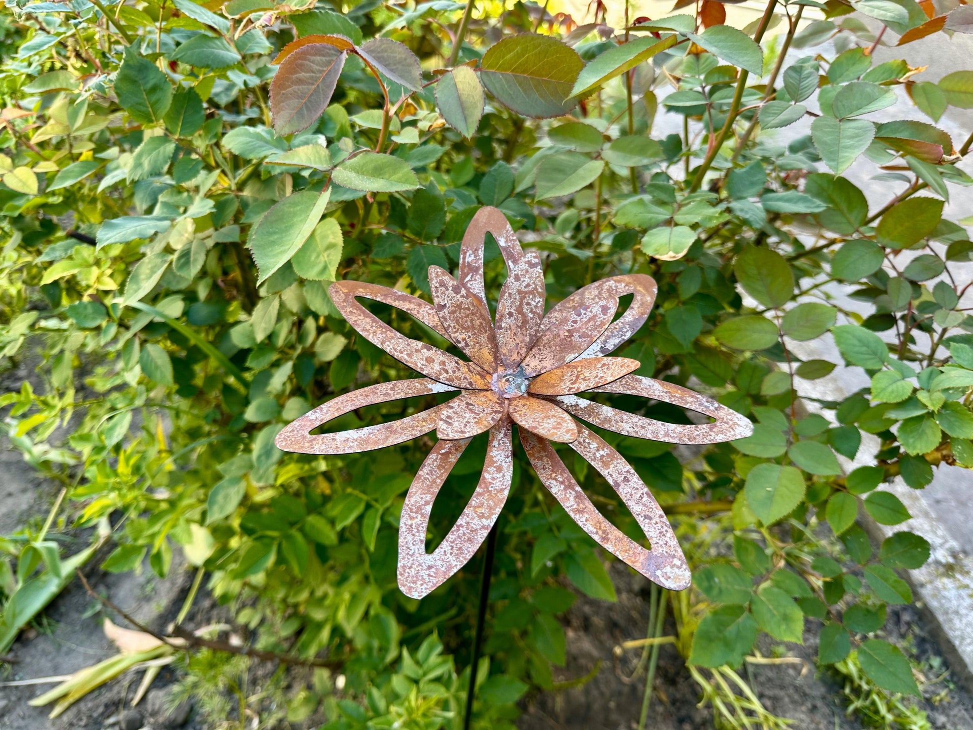 Rusted Metal Zinnia Garden Art