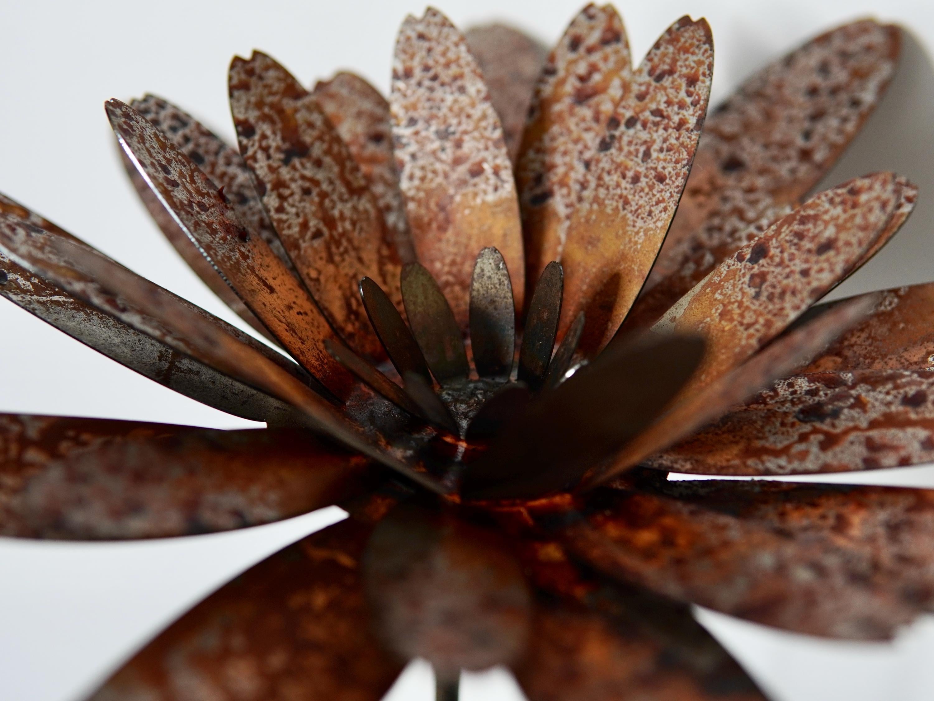 Gerbera Flower for Your Lawn. Rusty Stake Decorations for Patio or Yar — 4