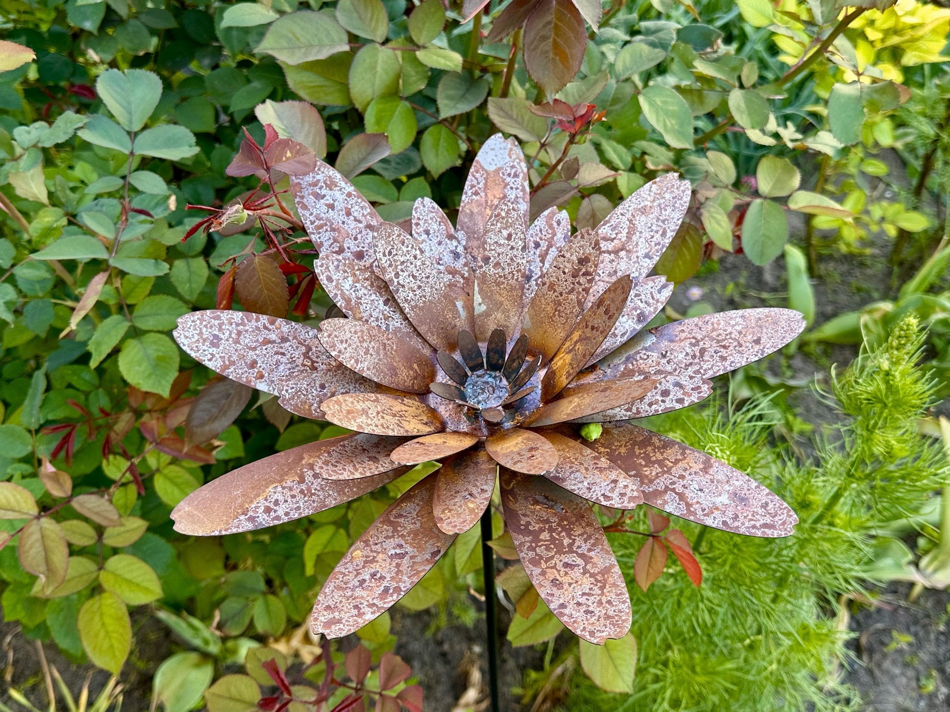 Gerbera Flower for Your Lawn. Rusty Stake Decorations for Patio or Yar