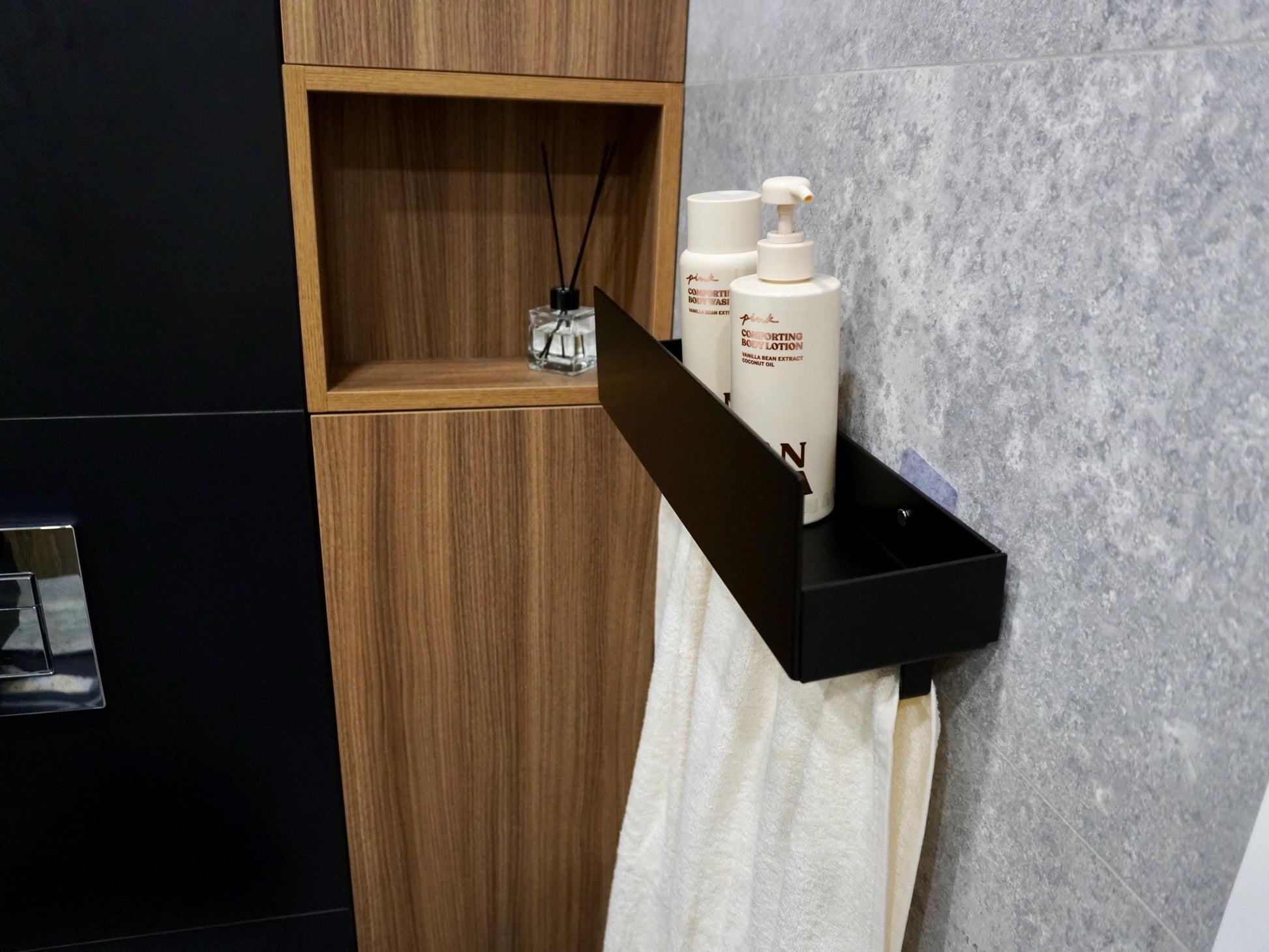 Contemporary Aluminum Bathroom Wall Shelf with Built-in Towel Rack — 2