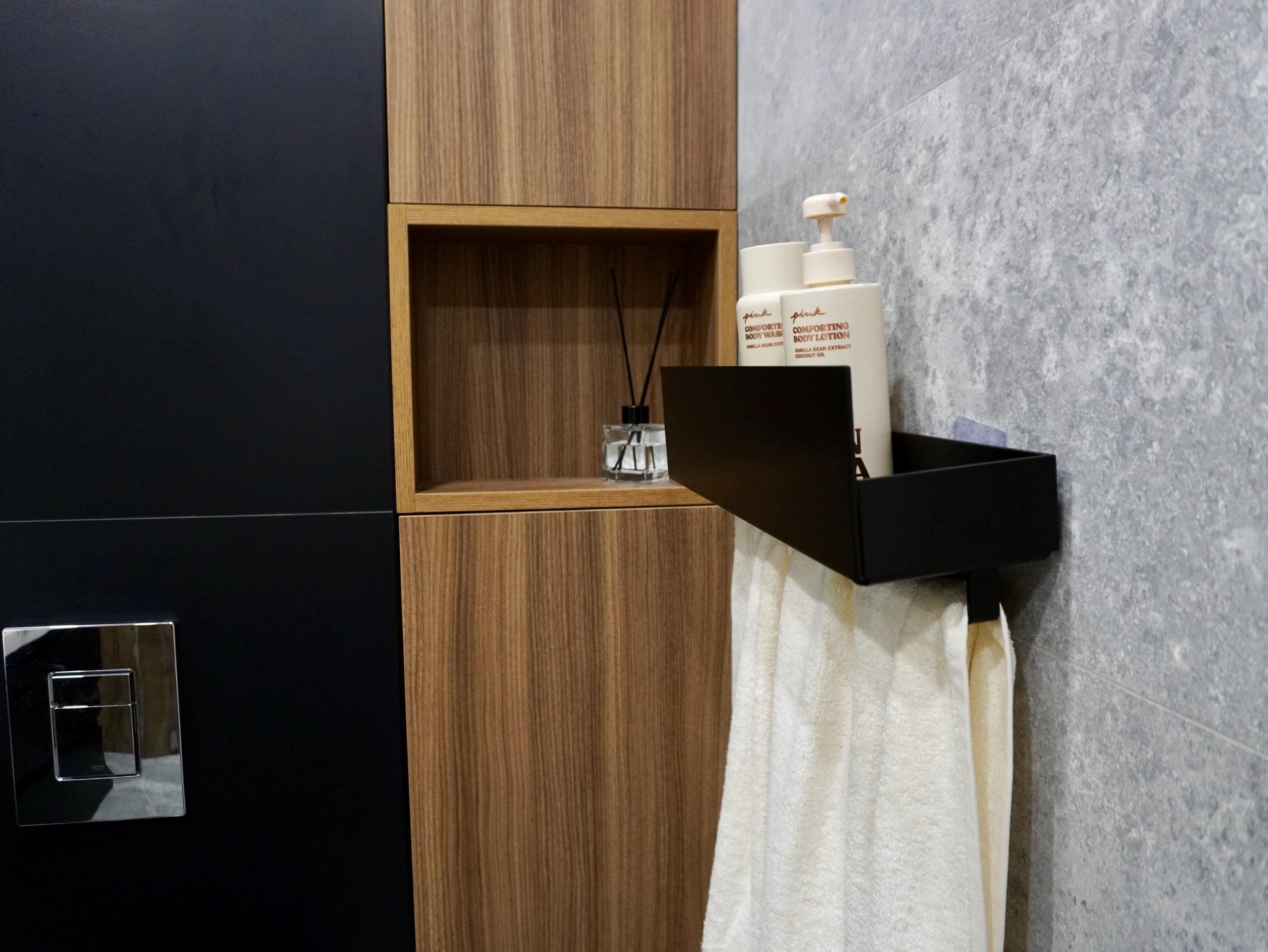 Contemporary Aluminum Bathroom Wall Shelf with Built-in Towel Rack