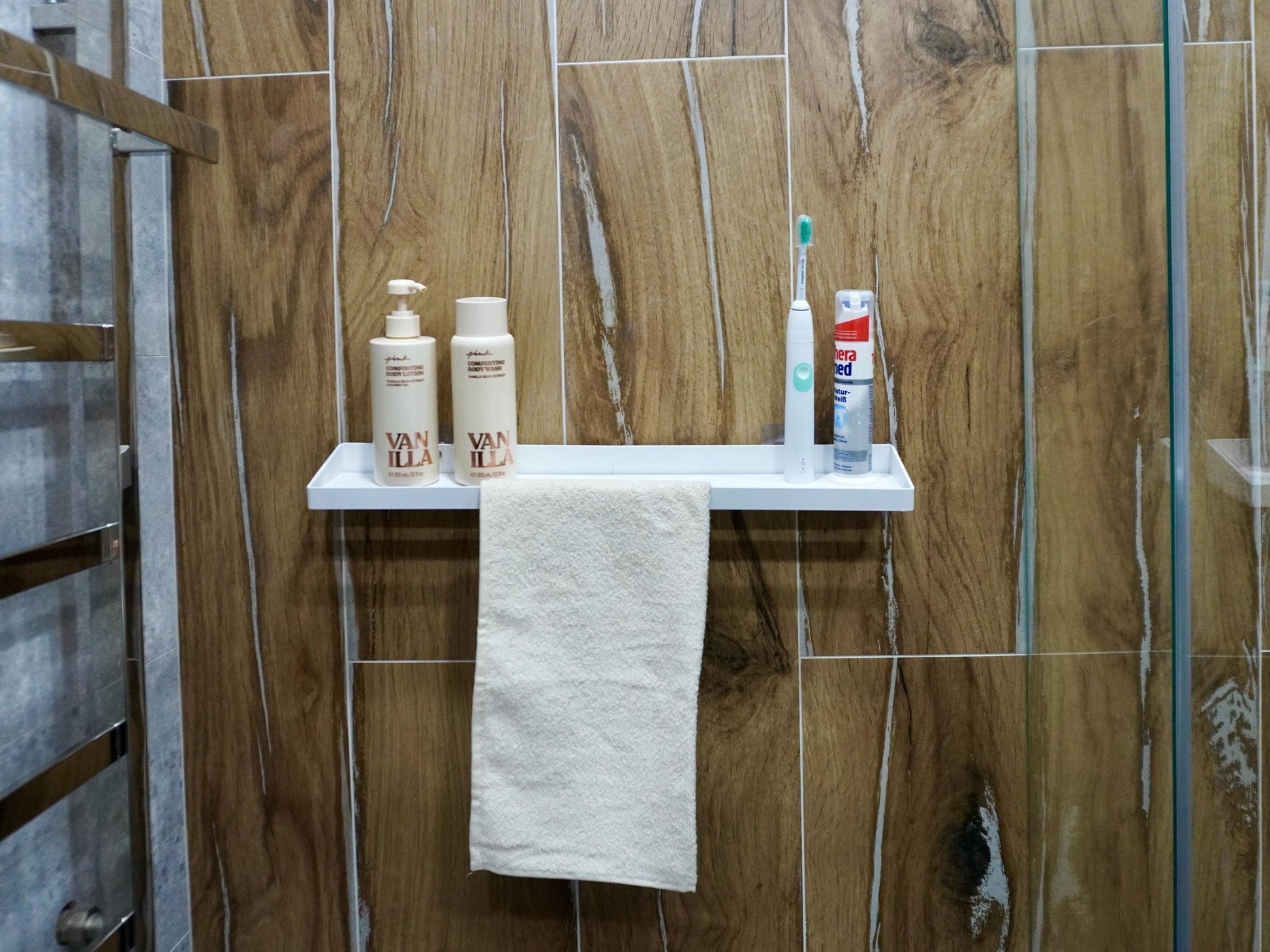 Low Edge Shelf with Towel Rack — 3