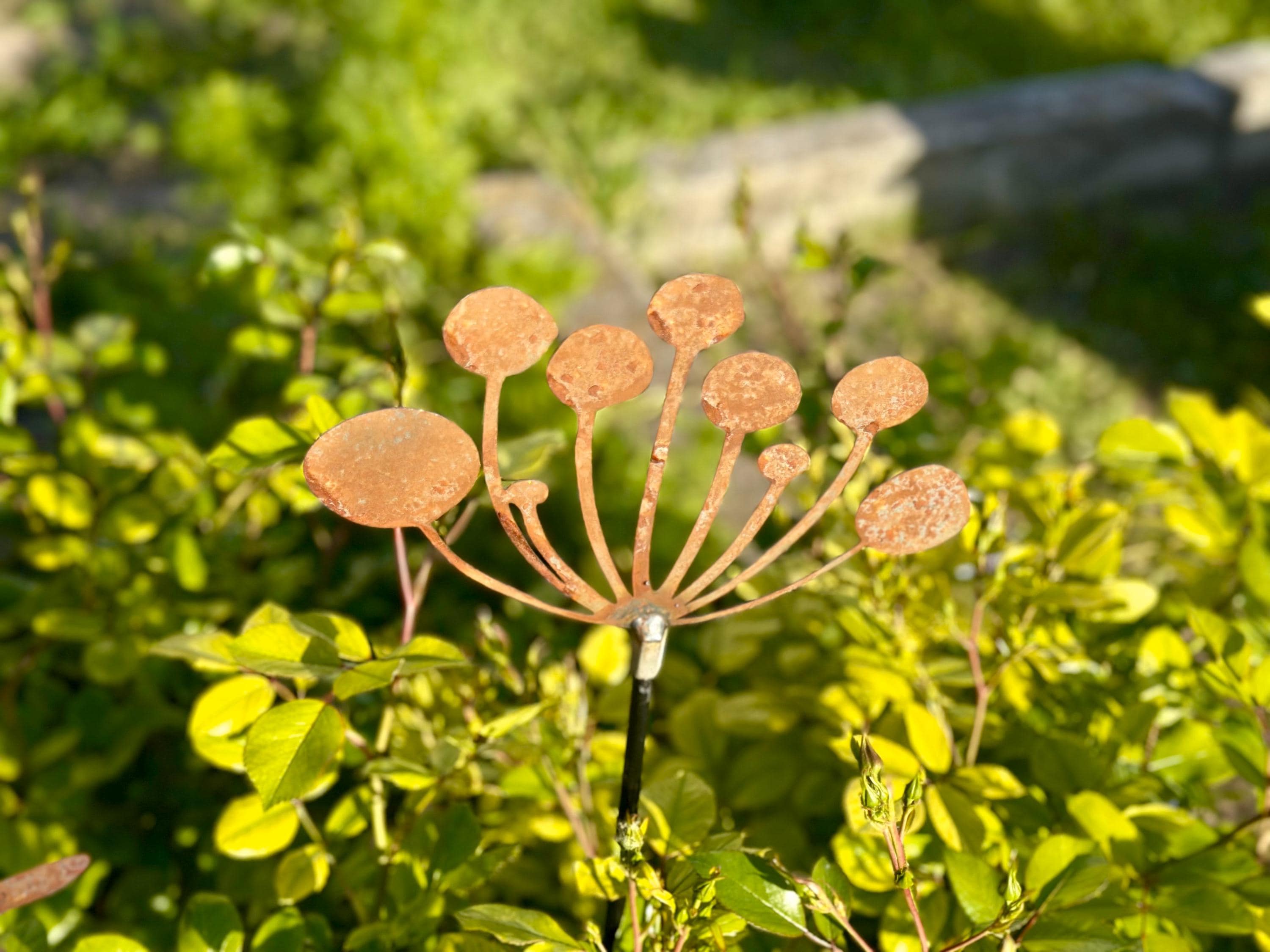 Oxidized Metal Fennel Stake for Yard or Patio Corners. Antique-style G