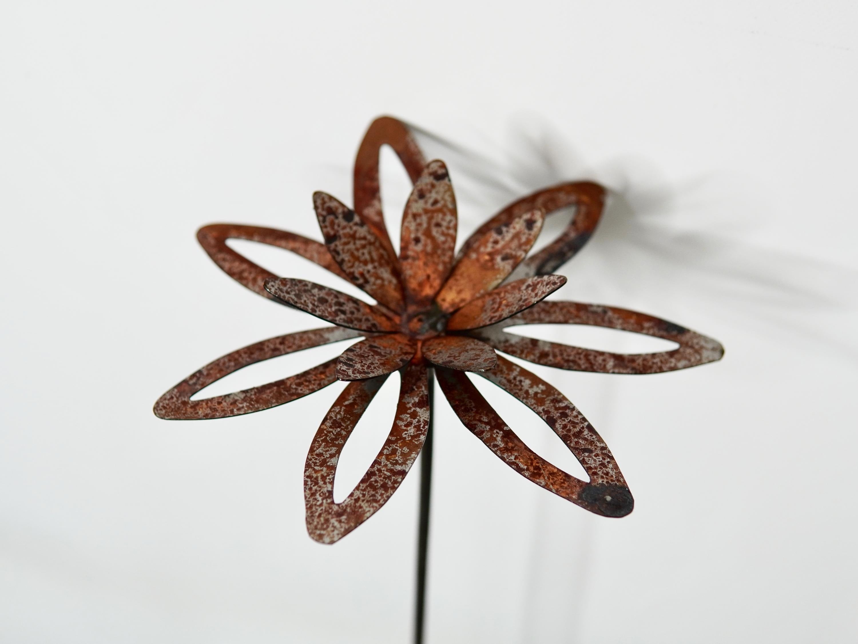 Rusted Metal Zinnia Garden Art — 4