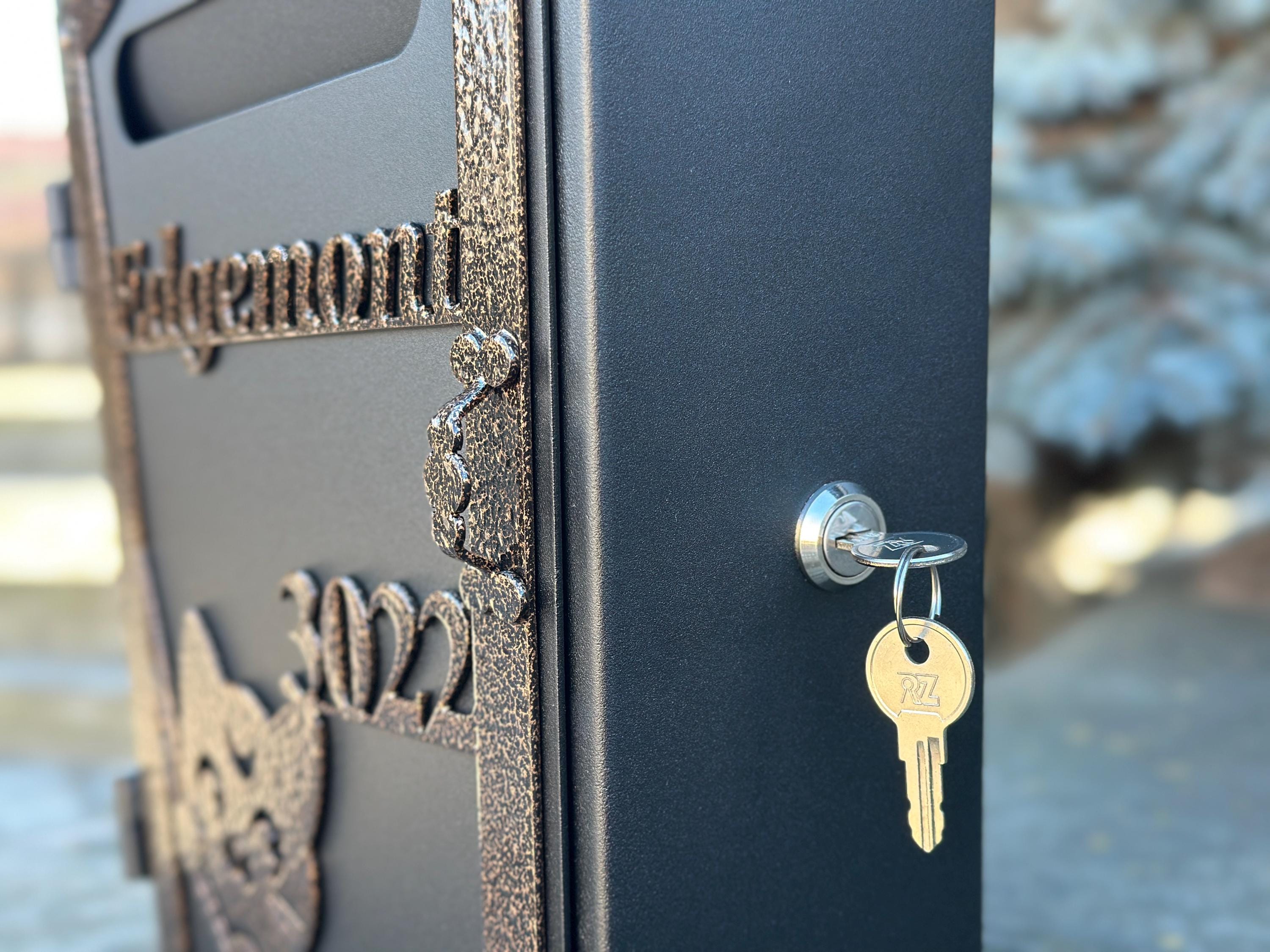 Personalized Locking Mailbox with Cat — 2